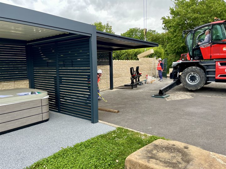 Finition du mur Bo-Block sur le chantier EUROVIA