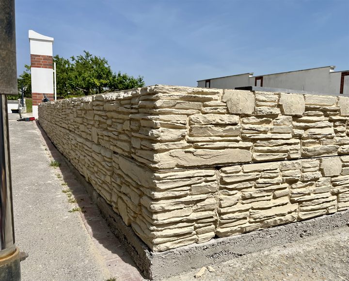 Vue compl&eacute;mentaire du muret Bo-Block avec retour sur un chantier pr&egrave;s de Vertus